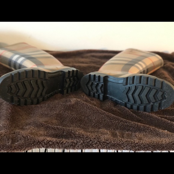 Burberry Neutrals/ Haymarket Check Rainboots - Picture 5 of 6